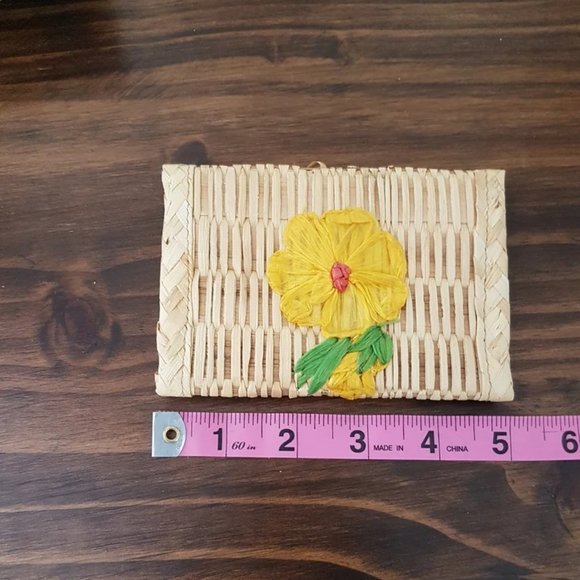 Vintage Set of 2 Handmade Raffia Straw Wicker Bags with Flower Design - Picture 4 of 8